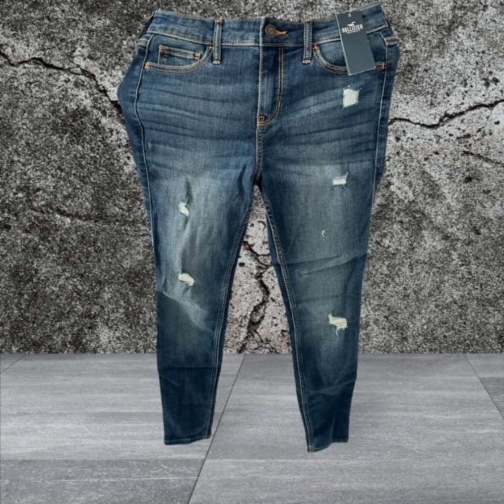 LADIES HOLLISTER DESTROYED JEANS - SKINNY LEG - SIZE 1R - 25W X 30L - NWT